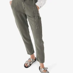 Ikks Baggy Buckle-belt Tapered-leg Mid-rise Jeans 6 Ikks Baggy Buckle-belt Tapered-leg Mid-rise Jeans -Outlet Pique Style Store R04133251 EMERALD ALT02