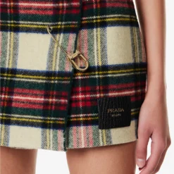 Prada Tartan Logo-appliqué Wool Mini Skirt -Outlet Pique Style Store R04192401 AVORIO ALT04